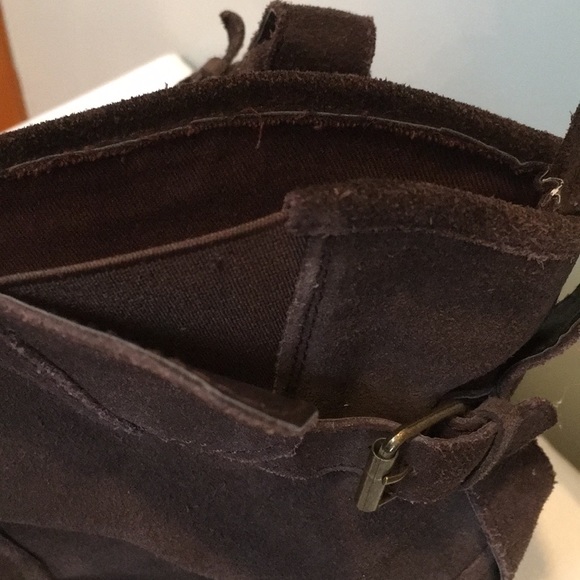 Brown suede boots. - Picture 3 of 4